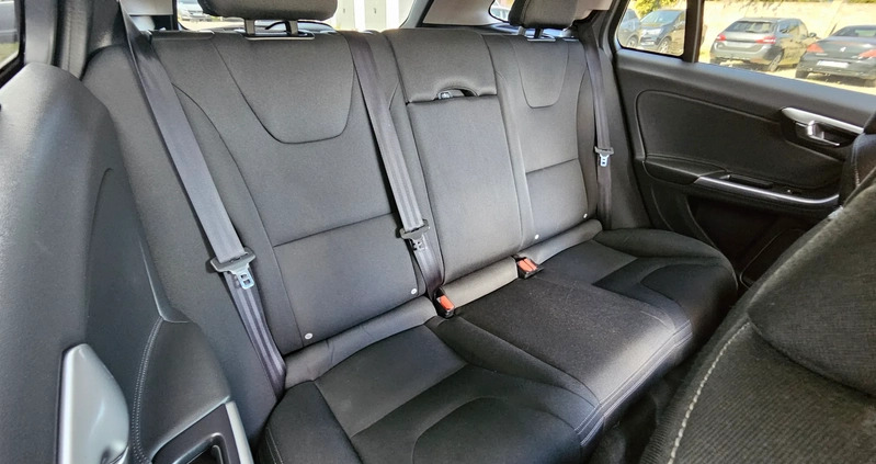 Volvo V60 cena 56000 przebieg: 192000, rok produkcji 2017 z Garwolin małe 326